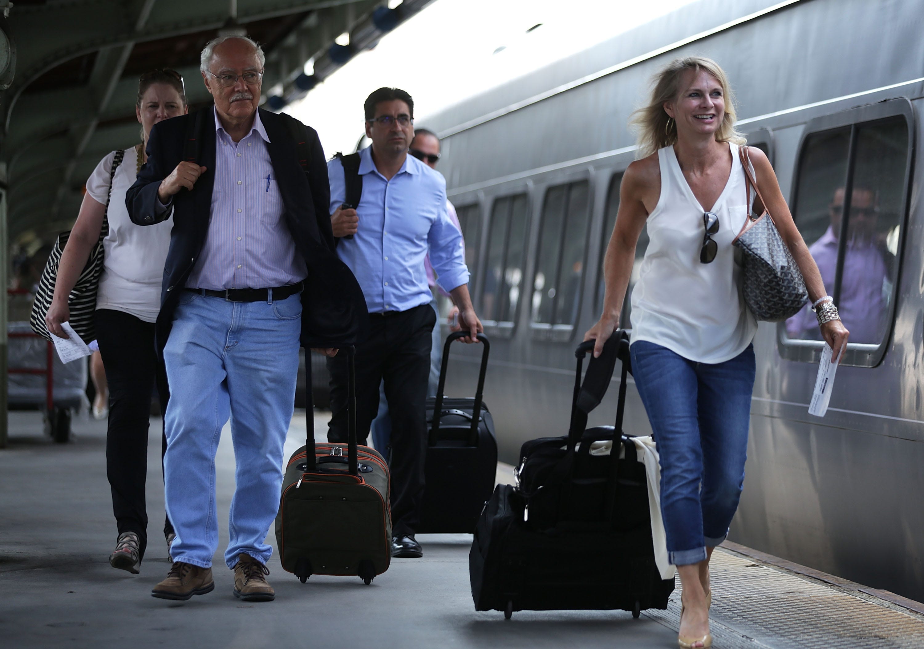 amtrak train baggage allowance
